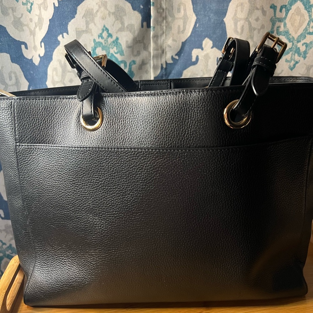 Michael Kors Handbag With padded Laptop Compartment - Picture 2 of 7